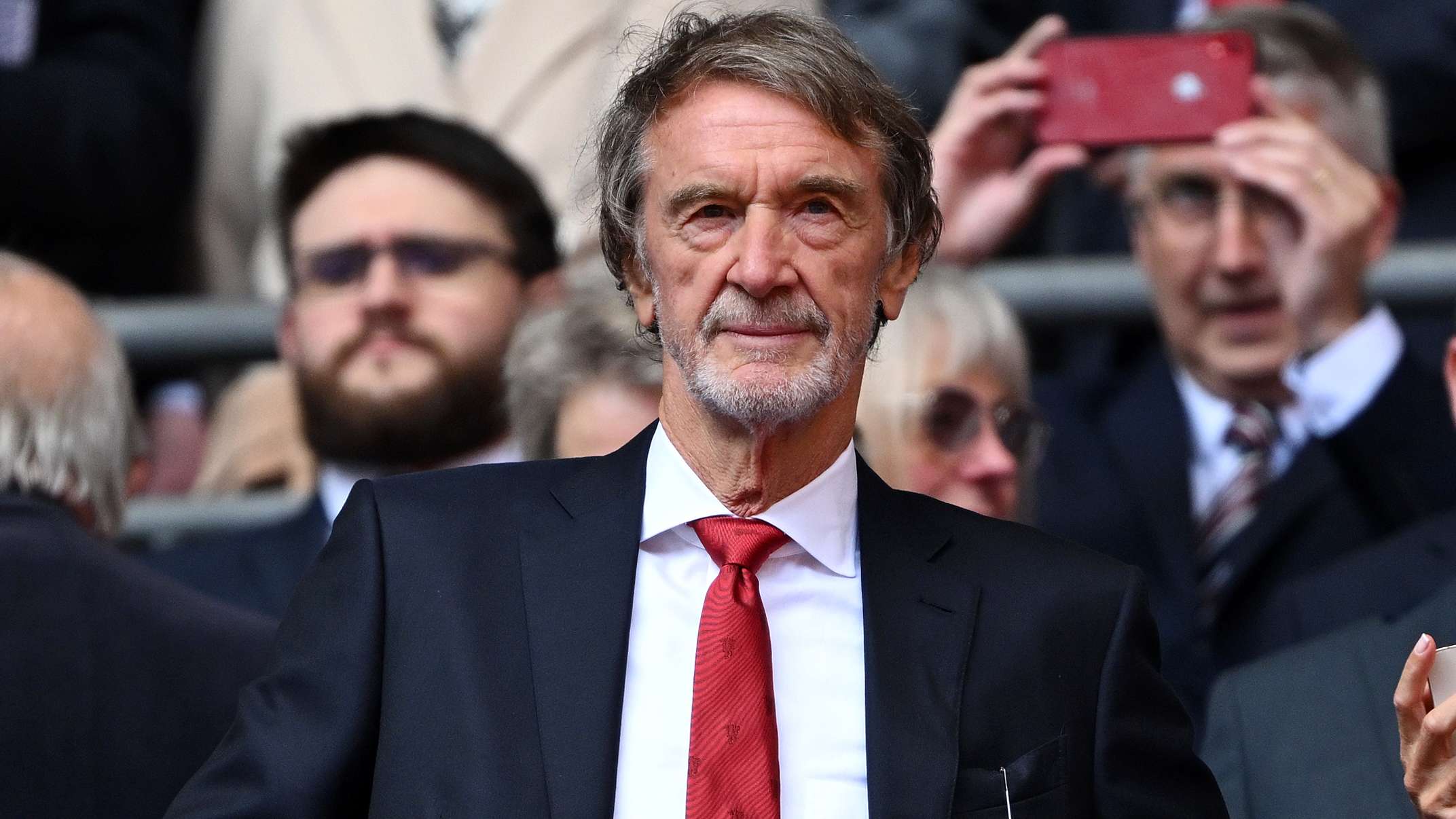 并凭借自己 并凭借自己