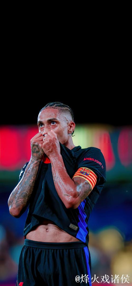 拉菲尼亚:第二球的庆祝动作?我和亚马尔练了有一段时间了 拉菲尼亚:第二球的庆祝动作?我和亚马尔练了有一段时间了